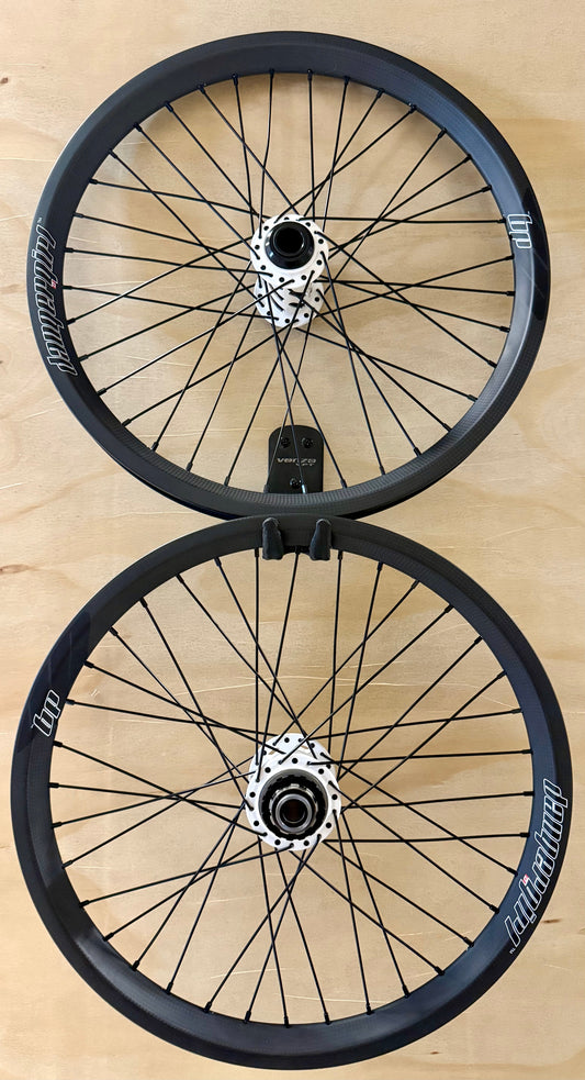 NEW Pro 36h DangerGirl Carbon Wheelset (White Onyx Ultra)
