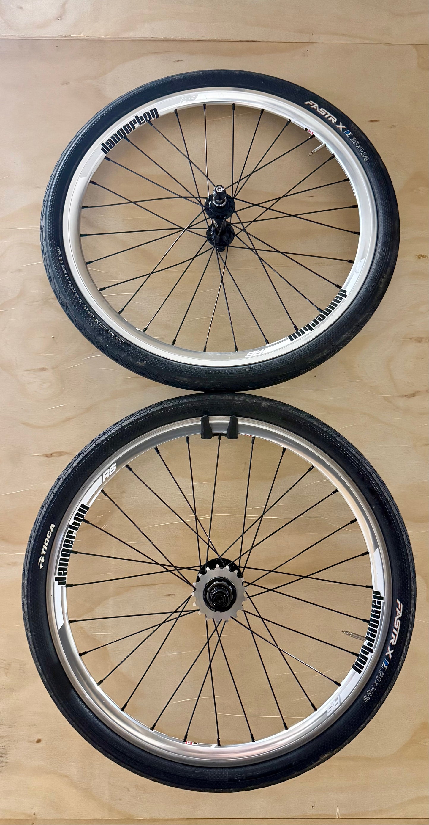 Expert 28h Dangerboy Wheelset Silver (New Tires)